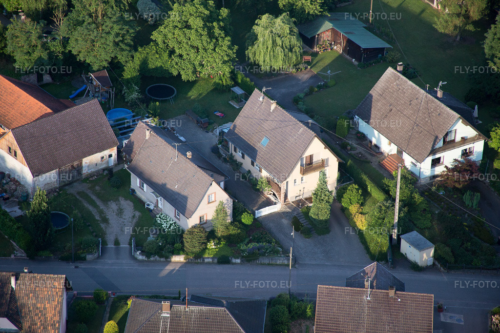 Vue aérienne: Vue de la ville à Scheibenhard dans le département Bas Rhin, France. Photo: IMG_082885.jpg prise le 26/06/2015 par Werner Riehm/FLY-FOTO.euRésolution de l'original: 5472 x 3648 px
