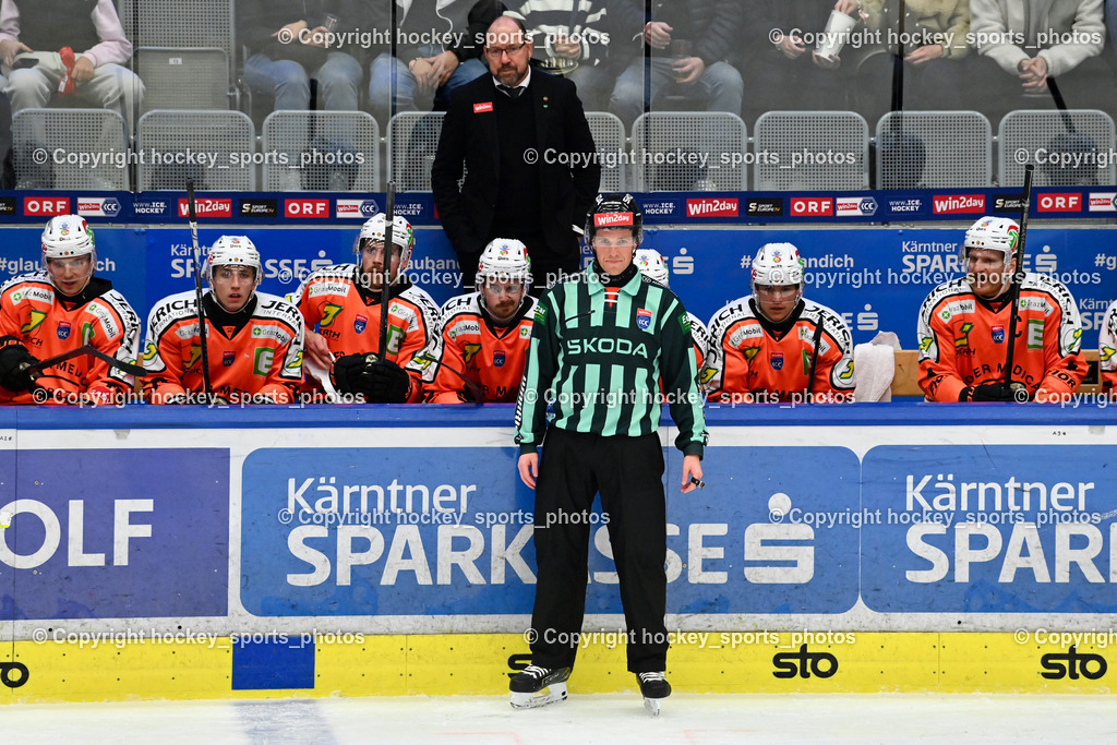 EC IDM WÄRMEPUMPEN VSV vs. MOSER MEDICAL GRAZ99ERS | Spielerbank Graz 99ers, Headcoach Graz 99ers Daniel Lacroix, NOTHEGGER DAVID Referee, EC IDM WÄRMEPUMPEN VSV vs. MOSER MEDICAL GRAZ99ERS, EC IDM WÄRMEPUMPEN VSV vs. MOSER MEDICAL GRAZ99ERS am 17.03.2026 in Villach (Stadthalle Villach), Austria, (Photo by Bernd Stefan)
