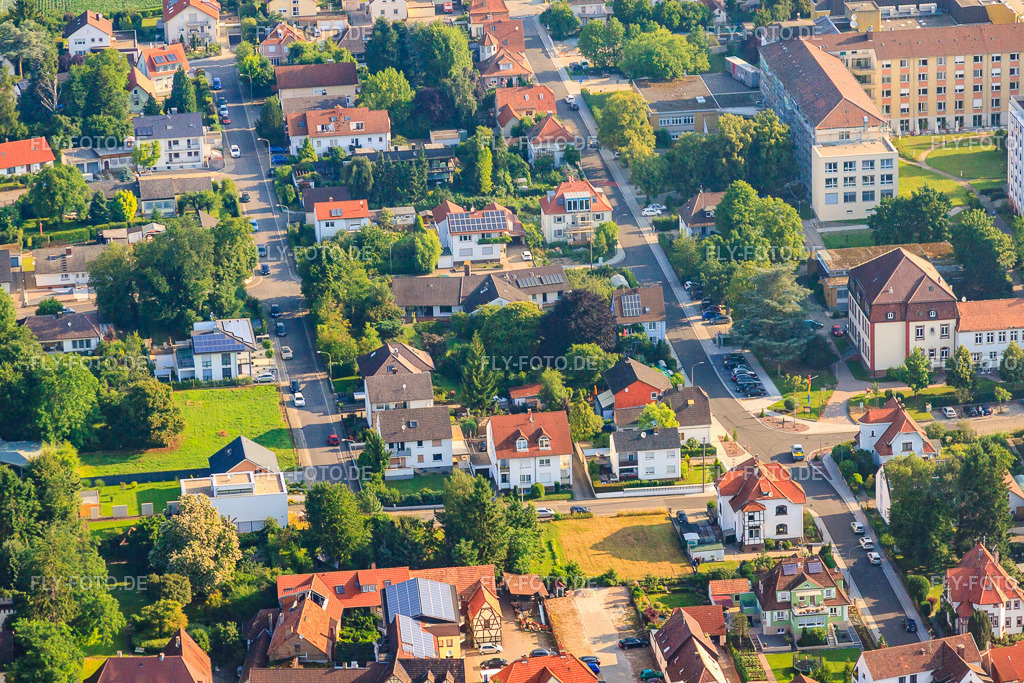Luitpoldstr | Luftbild: Luitpoldstr in Kandel im Bundesland Rheinland-Pfalz in Deutschland. Foto: IMG_050817.jpg vom 04.07.2012 durch Werner Riehm/FLY-FOTO.de - Realisiert mit Pictrs.com