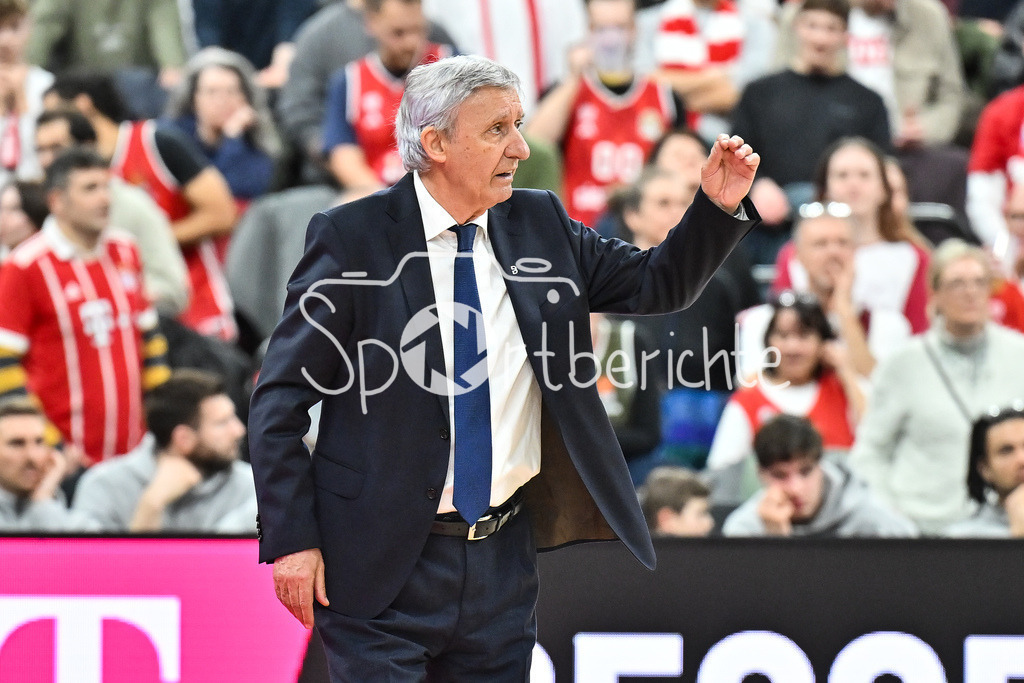 FC Bayern Basketball - AS Monaco Basket | MUNICH, GERMANY - 05. FEBRUARY: im Bild Svetislav PESIC Trainer FC Bayern Basketball  / Einzelfoto / Freisteller während dem Match zwischen dem FC Bayern Basketball und dem AS Monaco Basket am 27. Spieltag der EuroLeague im SAP GARDEN