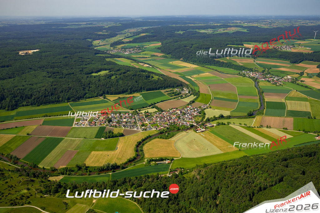 Das Luftbild zeigt Pfalzpaint Walting - Die Luftaufnahme wurde 2023 vom UL-Flugzeug aus erstellt ( keine Drohne ) - Hochauflösende Luftaufnahme - Für grossformatige Ausdrucke geeignet. Die Geschenkidee !Mit Lizenz und Bildrechte bestellbar