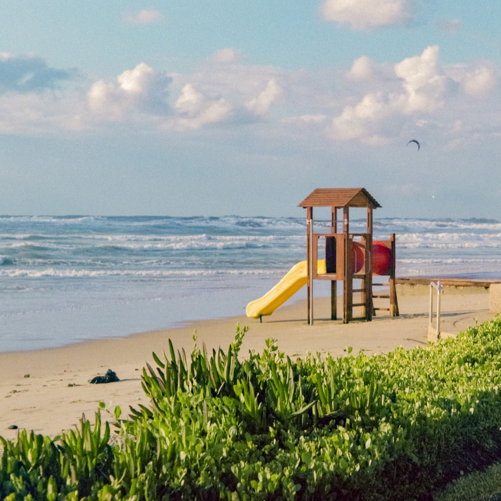 Tel Aviv, Israel | Online Shop für Christen: Christliche Poster XXL, Plakate, Wandbilder als Leinwand & christliche Postkarten, Kalender, Sticker & Lizenzen zum Download. Die Kunstwerke im christliche Geschenke Shop zeigen die Jahreslosung 2025, Gott, Jesus & mehr.