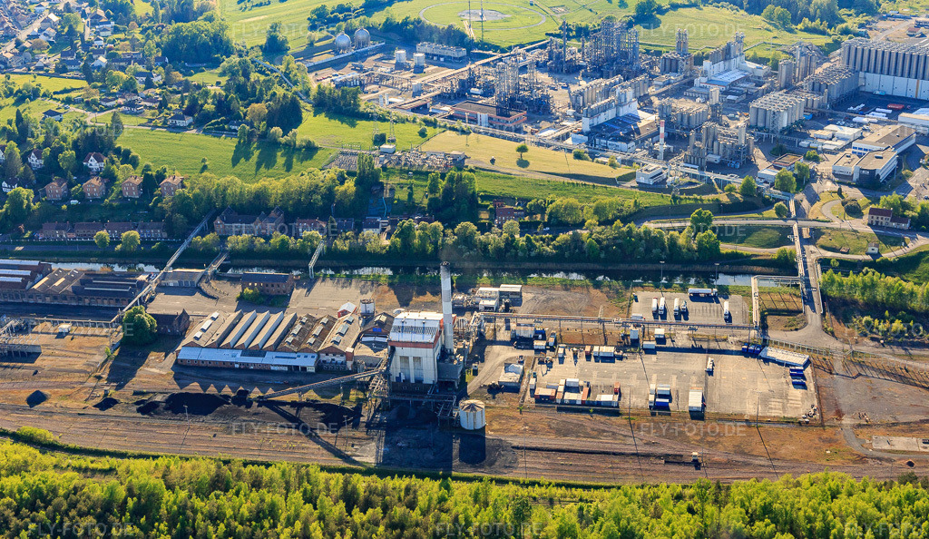 Luftbild: Chemische Anlagen der INEOS Polymers EUROPE Sarralbe am Güterbahnhof in Willerwald im Bundesland Moselle in Frankreich. Foto: IMG_146115.jpg vom 01.05.2025 durch Werner Riehm/FLY-FOTO.deINEOS Polymers - Usine de Sarralbe