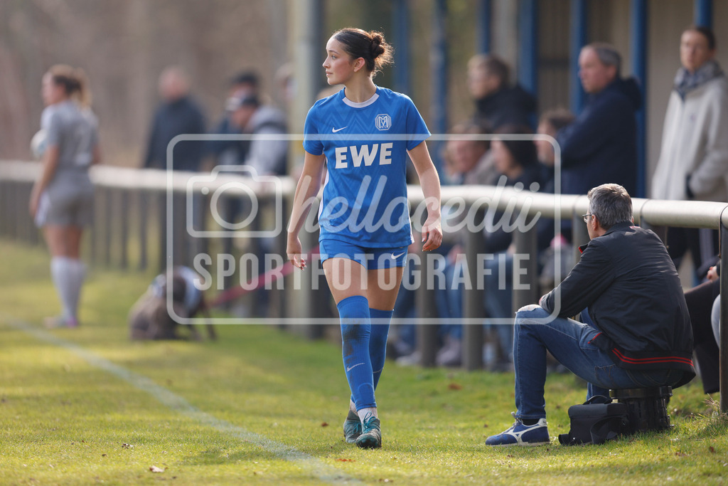Fußball I Frauen I Saison 2025-2026 I Oberliga Niedersachsen I 15. Spieltag I SV Meppen 1912 e.v. U20 2 - BW Hollage -70 | Lina Schwarte (9, SV Meppen 1912 e.v.) - Realisiert mit Pictrs.com