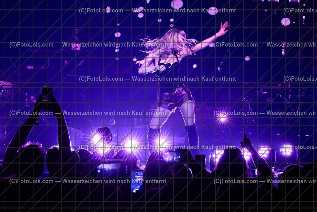 ALP2697_BergBauernTour-Konzert_Naschenweng Melissa | (C)FotoLois.com, Alois Spandl, BergBauernTour 2023 - Melissa Naschenweng, Tourstop in Wieselburg, Konzert im NV-Forum Wieselburg, Sa 8. April 2023.