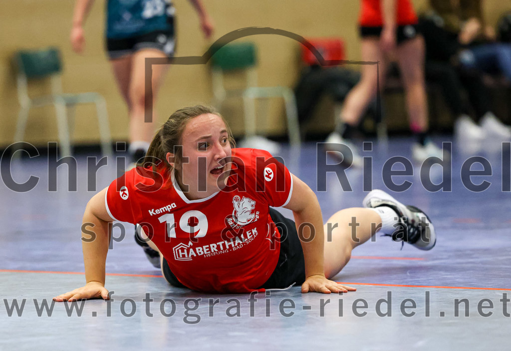 2022-11-27_075_SV_Anzing_gegen_HT_Muenchen_II | Anzing, Deutschland, 27.11.2022:
Handball, Bezirksliga 2022 / 2023, 7. Spieltag, SV Anzing gegen HT München II, Endergebnis: 28:32

Sarah Reither (SV Anzing, #19)

Foto: Christian Riedel / fotografie-riedel.net