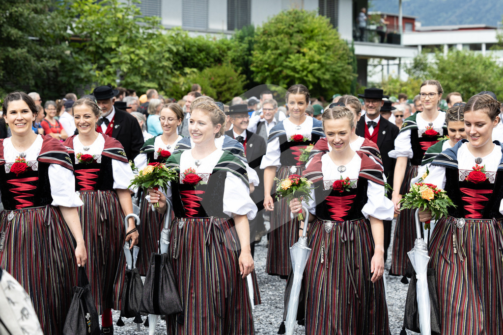 ESAF2025_Freitag_4043 | Die Schwinger des Schwyzer Kantonalen Schwingerverbandes: Fotos, die Dynamik und Leidenschaft festhalten, sowie emotionale Momente aus dem traditionellen Schwingsport zeigen. - Realisiert mit Pictrs.com