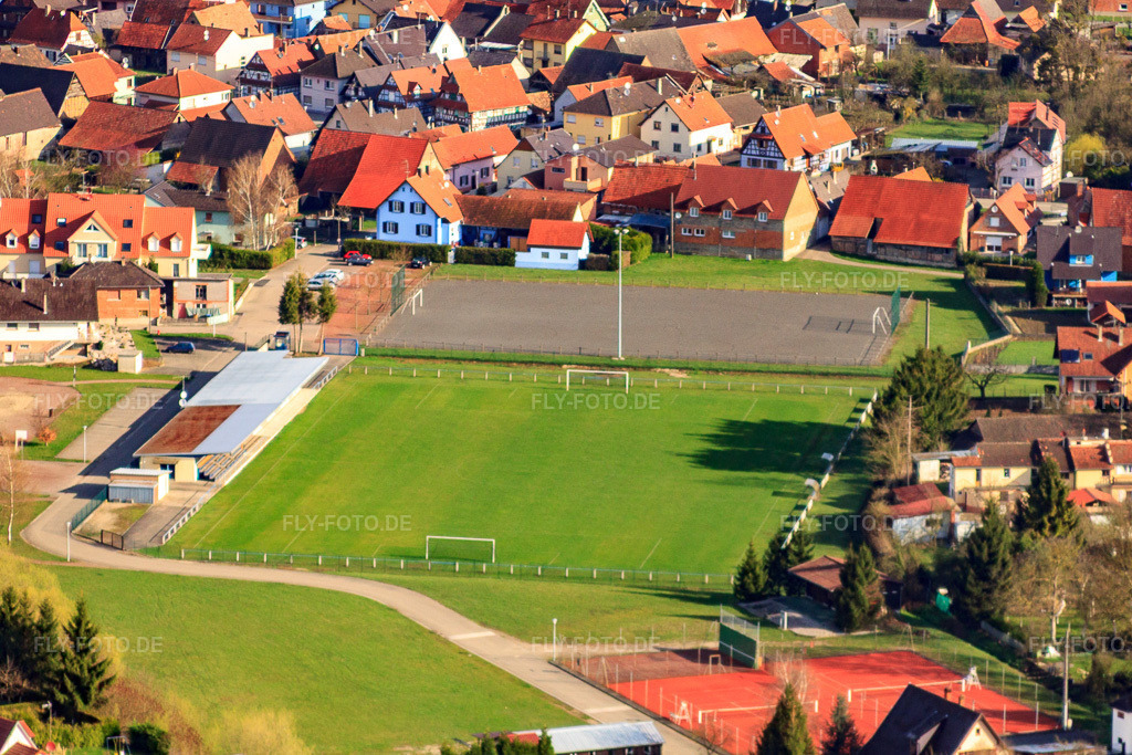 Luftbild: Stade du Rhin - F.C. Munchhausen in Munchhausen im Bundesland Bas-Rhin in Frankreich.Foto: IMG_25607.jpg vom 02.04.2010 durch Werner Riehm/FLY-FOTO.deAuflösung des Originals: 4434 x 2956 px