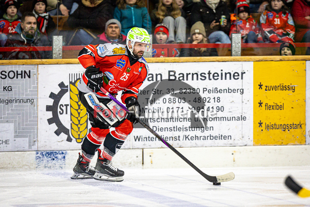 TSV Peißenberg MINERS gegen EHC Königsbrunn PINGUINE | Eishockey Bayernliga Herren Playoffs Viertelfinale 2024/25 - Spiel 6 von 7, TSV Peißenberg MINERS gegen EHC Königsbrunn PINGUINE, 20250221,Marius KLEIN (MINERS 25) in Aktion, Freisteller,2025-02-21 in Peißenberg (Eisstadion Peißenberg)Marius KLEIN (MINERS 25)Copyright: WolfgangxLindner foto-lindner.de