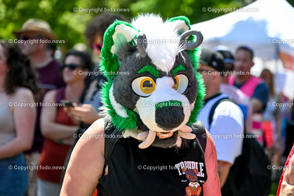 Linzpride 2025_ 21.06.2025-39 | 21.06.2025, Linz, AUT, Linzpride 2025, im Bild Teilnehmer an der Linz Pride 2025