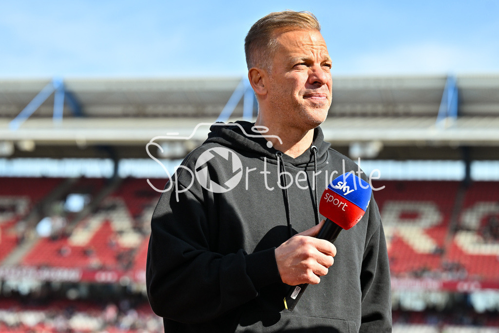 1. FC Nürnberg - Fortuna Düsseldorf | NUREMBERG, GERMANY - 07. MARCH:  im Bild Markus ANFANG Trainer Fortuna Düsseldorf beim Interview mit SKY vor dem Match zwischen dem 1. FC Nürnberg und Fortuna Düsseldorf am 25. Spieltag der 2. Bundesliga im Max Morlock Stadion / DFL REGULATIONS PROHIBIT ANY USE OF PHOTOGRAPHS AS IMAGE SEQUENCES AND/OR QUASI-VIDEO