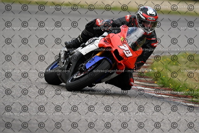 25bt02-1054 | markuskiefer.com - Realisiert mit Pictrs.com