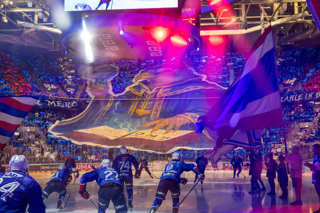 DEL, Deutsche Eishockey Liga Saison 2025/26, 1. Spieltag: Adler Mannheim gegen Straubing Tigers***Imposante Choreo der Fans der Adler vor Anpfiff der Partie | DEL, Deutsche Eishockey Liga Saison 2025/26, 1. Spieltag: Adler Mannheim gegen Straubing Tigers***Imposante Choreo der Fans der Adler vor Anpfiff der Partie - Realisiert mit Pictrs.com