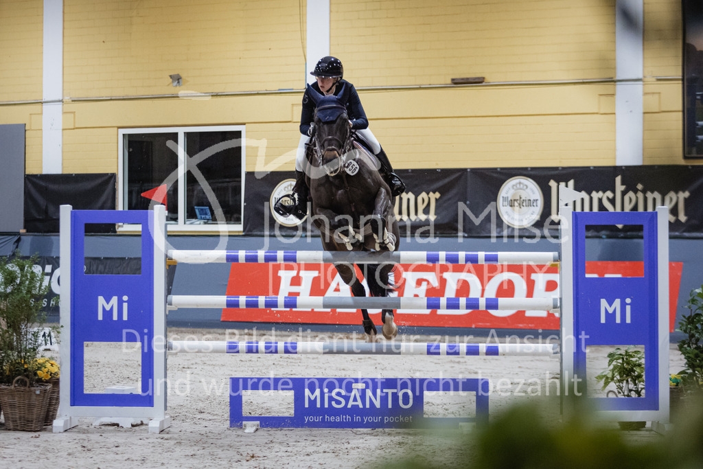 221217_Warstein_GP-208 | Deine schönsten Turniermomente als professionelle Fotos! Entdecke hochwertige Pferdesport-Fotografie im Online-Shop. Jetzt Fotos finden & bestellen!