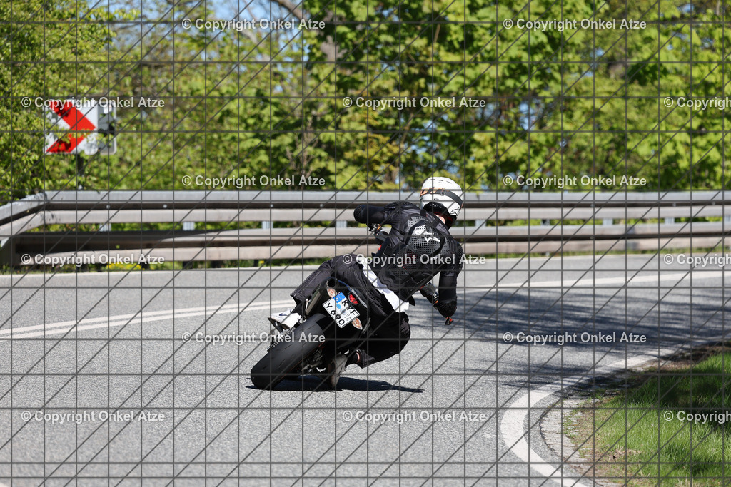 IMG_9242 | Fotograf am Kyffhäuser. Onkel Atze. Kyffhäuser Rennstrecke. Café36. Motorsportfotografie. - Realisiert mit Pictrs.com
