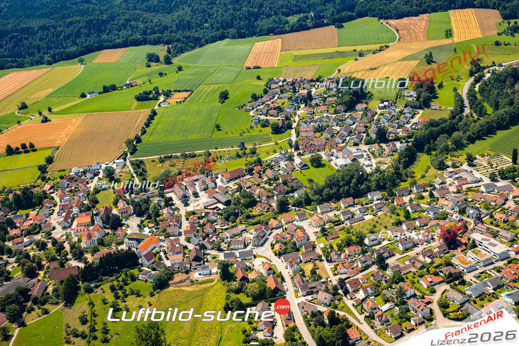 Das Luftbild zeigt : Siegenwieden Bergatreute - Die Luftaufnahme wurde 2024 vom UL-Flugzeug aus erstellt ( keine Drohne ) - Hochauflösende Luftaufnahme - Für grossformatige Ausdrucke geeignet. Die Geschenkidee !Mit Lizenz und Bildrechte bestellbar
