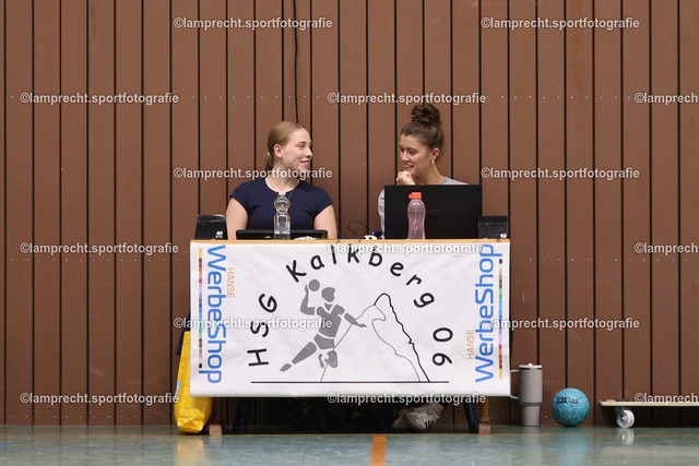 Handball I Juniorinnen I Saison 2026-2027 I Oberliga Schleswig-Holstein I 3. Spieltag I HSG Kalkberg 06 - TSV Bargteheide 239 | v.l. Hannah Zickermann (HSG Kalkberg 06), Merle Graack (HSG Kalkberg 06) - Realisiert mit Pictrs.com