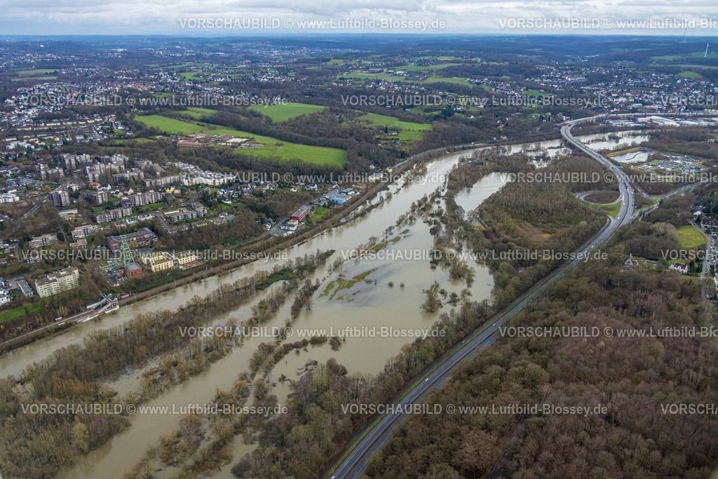 Essen231202699Ruhr | Luftbild, Ruhrhochwasser, Weihnachtshochwasser 2023, Fluss Ruhr tritt nach starken Regenfällen über die Ufer, Überschwemmungsgebiet Naturschutzgebiet Heisinger Ruhraue und Waldgebiet an der Autobahn A44, Bäume im Wasser, Heisingen, Essen, Ruhrgebiet, Nordrhein-Westfalen, Deutschland