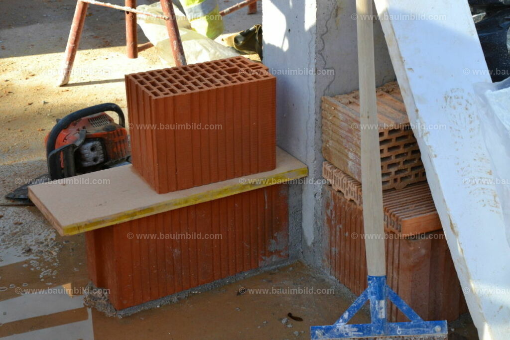 bib-lg07-mauerarbeiten-0143 | Nach LV-Leistungsgruppen sortierte Detailfotos über den Bau eines Hauses. Alle Hausbau-Bilder direkt vom Urheber und Autor der Website Haus-Selber-Bauen.com
