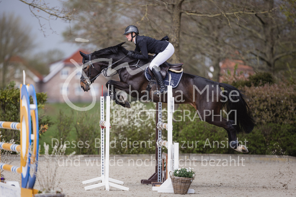 230426_HofSosath_M1-Spr-933 | Deine schönsten Turniermomente als professionelle Fotos! Entdecke hochwertige Pferdesport-Fotografie im Online-Shop. Jetzt Fotos finden & bestellen!