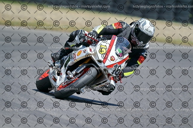 25bt04-1077 | markuskiefer.com - Realisiert mit Pictrs.com