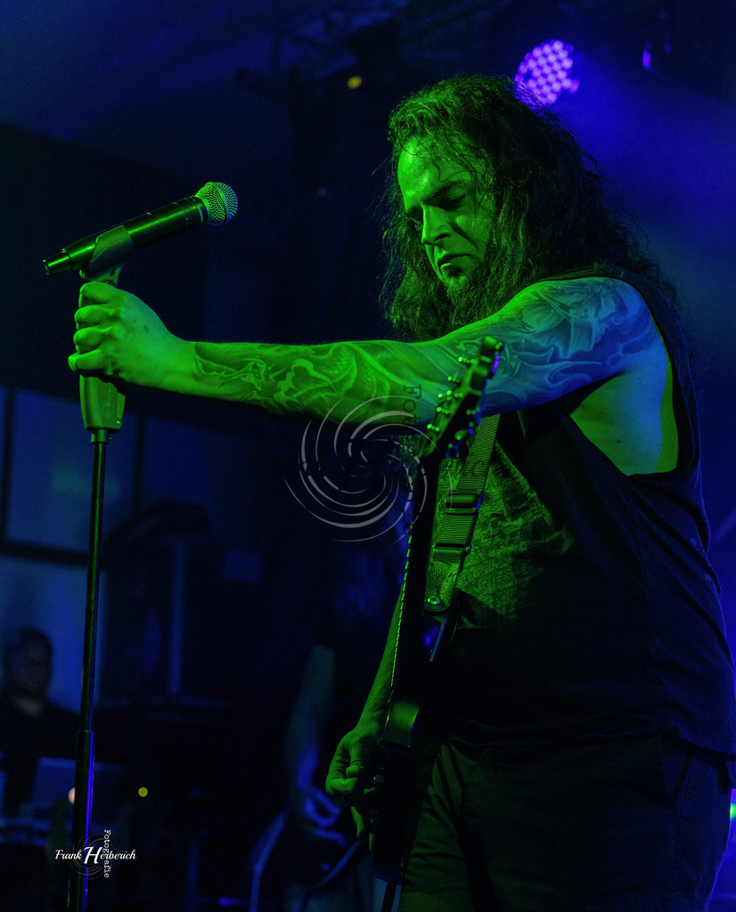 Justice Daudenwinden | Frank Herberich Fotografie, Frank Herberich, Fotografie, Hochzeit, Portrait, St. Peter Ording, Ording, Westerhever, Nordsee, Frank Fotografie, Hardheim,  Odenwald,Walldürn, Band,Eventfotografie - Realisiert mit Pictrs.com