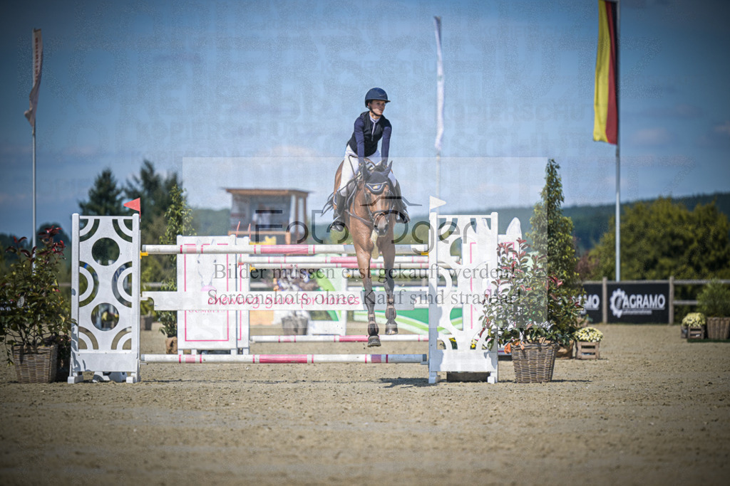 DOS_3668 | Entdecke hochwertige Reitturnierfotos von Foto Oger. Professionell, emotional und authentisch – jetzt Lieblingsmomente im Shop bestellen.Deutschlandweite Turnierfotografie. - Realisiert mit Pictrs.com