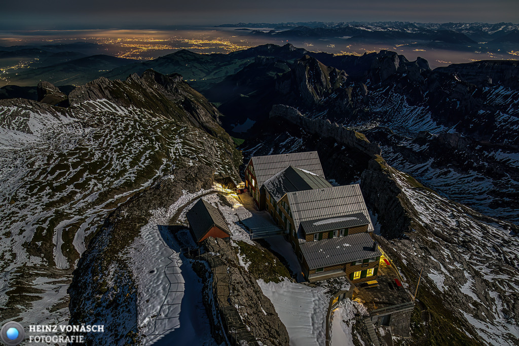 Säntis_0042 | Alle Bilder von Heinz Vonäsch Fotografie können alle zu günstigen Preisen gekauft werden! Download der Bilder, Ausdrucke, Postkarten, Tassen T-Shirts, Kalender, Alu- Dibond usw. - Realisiert mit Pictrs.com
