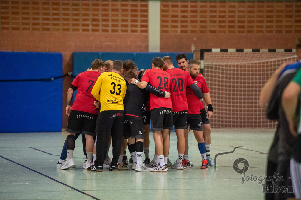 VFL Oldenburg-SG FriPe | Herren Regionsoberliga; VFL Oldenburg (grün)-SG FriPe (rot) am 04.11.2023 in Oldenburg (Robert-Schumann-Halle Oldenburg), Deutschland, Photo: Philip Eiben 2023 - Realisiert mit Pictrs.com