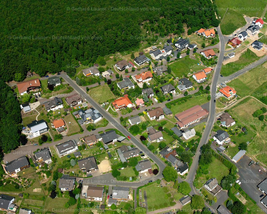 2611032 | WEIDELBACH 09.06.2006 Wohngebiet einer Einfamilienhaus- Siedlung  in Weidelbach im Bundesland Hessen, Deutschland // Single-family residential area of settlement  in Weidelbach in the state Hesse, Germany Foto: Gerhard Launer