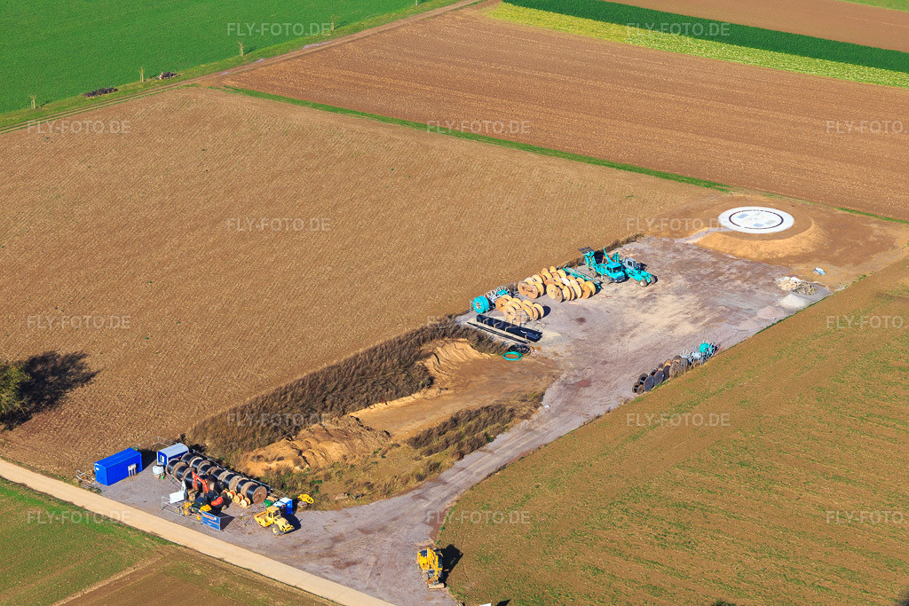 Luftbild: Baustelle mit Fundament einer WKA des Windparks Freckenfeld der EnBW -für Windenergieanlage mit 6 Windrädern in Freckenfeld im Bundesland Rheinland-Pfalz in Deutschland. Foto: IMG_104363.jpg vom 31.10.2017 durch Werner Riehm/FLY-FOTO.de