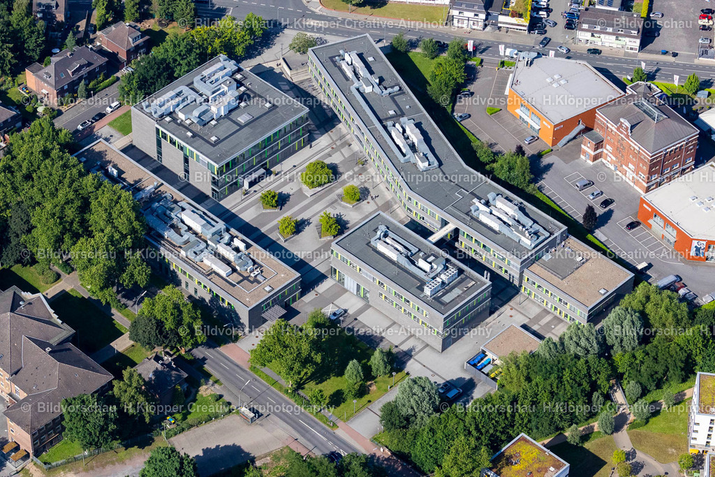 Luftbild Kamp-Lintfort-4835 | Luftbildfotografie Gebäudekomplex der Hochschule Rhein-Waal an der Ringstraße im Ortsteil Kamperbruch in Kamp-Lintfort im Bundesland Nordrhein-Westfalen. - Realisiert mit Pictrs.com