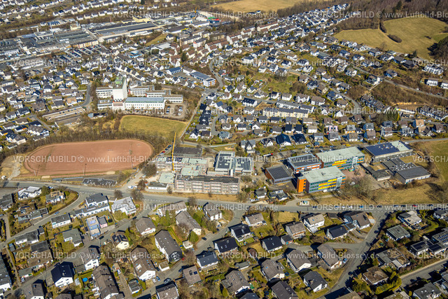 Meschede250304915 | Luftbild, Baustelle mit Neubau Realschule der Stadt Meschede, Gymnasium der Stadt Meschede, Deutsche Telekom Firmensitz am Sportplatz Schulzentrum, Meschede-Stadt, Meschede, Sauerland, Nordrhein-Westfalen, Deutschland