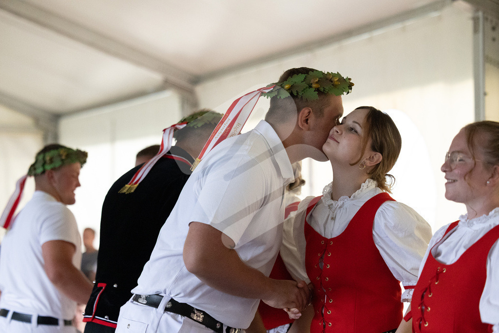Rigi2025_3200 | Die Schwinger des Schwyzer Kantonalen Schwingerverbandes: Fotos, die Dynamik und Leidenschaft festhalten, sowie emotionale Momente aus dem traditionellen Schwingsport zeigen. - Realisiert mit Pictrs.com