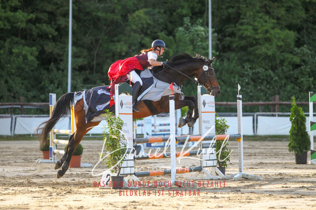 DKP45214 | Turnierfotos kaufen im Webshop von Daniel Kuhl Photography – entdecke professionelle Reitsportfotos aus Turnieren & Events. Hochwertige Turnierbilder online bestellen & sichern. Jetzt Fotos von Reitsportturnieren kaufen!