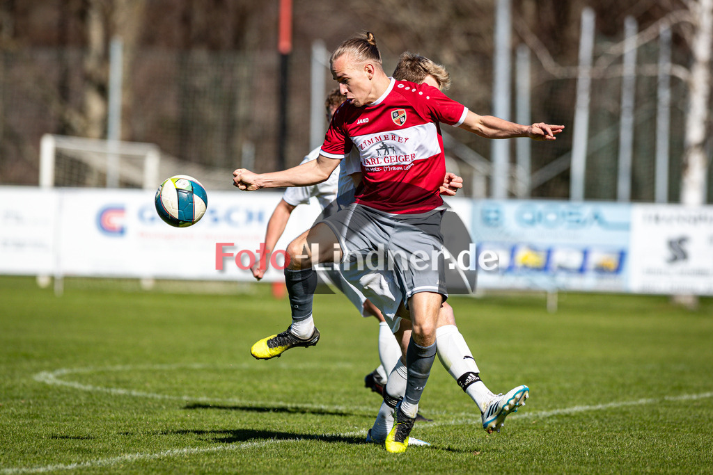 FC Wildsteig/Rottenbuch gegen Lenggrieser SC | Fußball Kreisliga Herren Oberbayern Zugspitze Gruppe 1 2025/26, FC Wildsteig/Rottenbuch gegen Lenggrieser SC, 20250406,Roman TRAINER (FC Wildsteig/Rottenbuch 19) am Ball,2025-04-06 in 82401 Rottenbuch (Am Sportplatz 1), Roman TRAINER (FC Wildsteig/Rottenbuch 19)Copyright: WolfgangxLindner www.foto-lindner.de