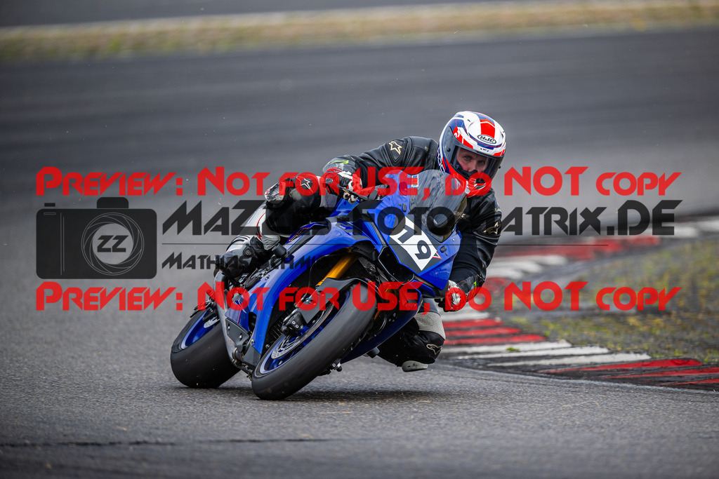 MaZZes_FotoMatrix_230719_1929 | WEISS