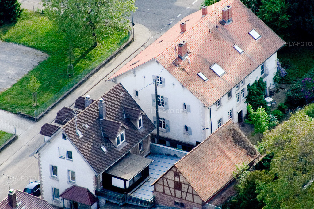Luftbild: Langensteinbach Alte Apotheke im Ortsteil Langensteinbach in Karlsbad im Bundesland Baden-Württemberg in Deutschland. Foto: IMG_1982.jpg vom 14.05.2006 durch Werner Riehm/FLY-FOTO.de