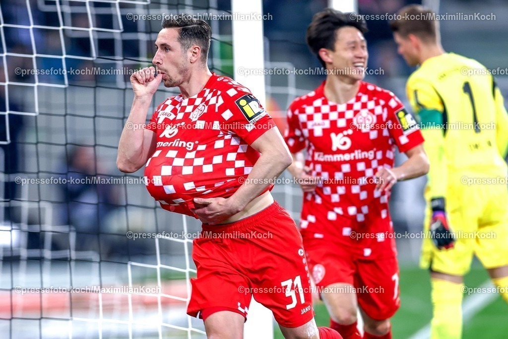 BMG07032501080 | 07.03.2025, Fußball, Borussia Mönchengladbach - 1.FSV Mainz 05, 1. Fußball Bundesliga, Borussia-Park, Saison 2024 2025: Torjubel nach dem 2:0 durch Dominik Kohr (Mainz05 #31). DFB regulations prohibit any use of photographs as image sequences and or quasi-video.