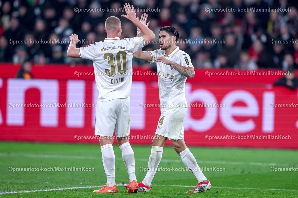 BMG07022601080 | 07.02.2026, Fußball, Borussia Mönchengladbach - Bayer 04 Leverkusen, 1. Fußball Bundesliga, 21.Spieltag, Borussia-Park, Saison 2025 2026: Nico Elvedi&nbsp;(Borussia Mönchengladbach #30) klatscht sich mit Kevin Diks&nbsp;(Borussia Mönchengladbach #04) ab  DFB regulations prohibit any use of photographs as image sequences and or quasi-video.