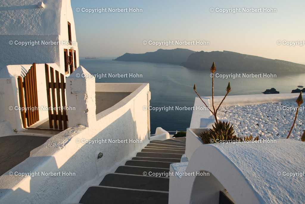 Reisefotografie - Griechenland - Santorini | Impressionen aus Oia auf Santorini am Abend. - Realisiert mit Pictrs.com