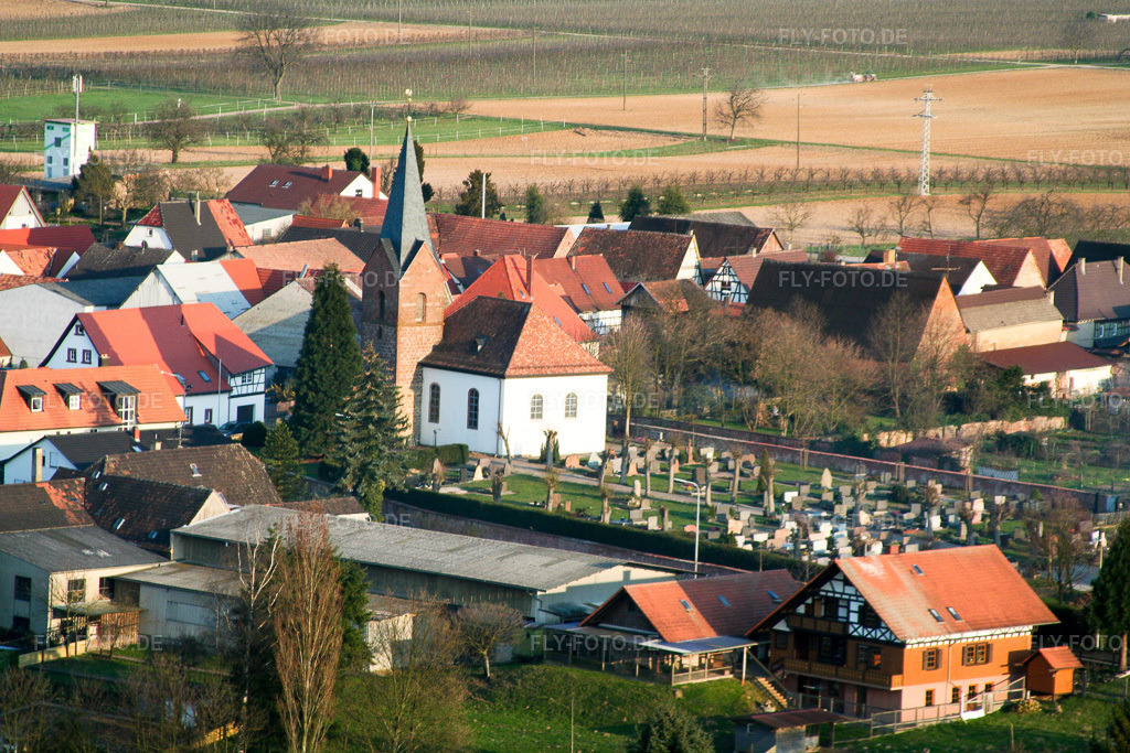 Luftbild: Protestantische Kirche von Nordwesten in Winden im Bundesland Rheinland-Pfalz in Deutschland. Foto: IMG_1418.jpg vom 07.04.2006 durch Werner Riehm/FLY-FOTO.de