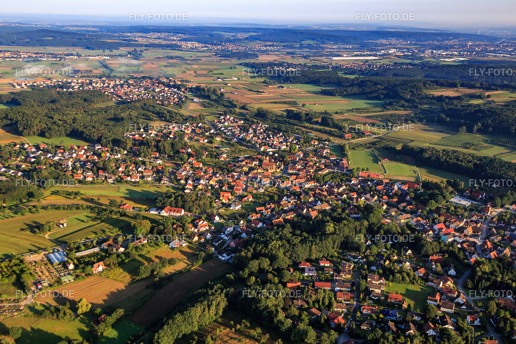 Ortsansicht aus Südosten | Luftbild: Ortsansicht aus Südosten in Effeltrich im Bundesland Bayern in Deutschland. Foto: IMG_092621.jpg vom 07.08.2016 durch Werner Riehm/FLY-FOTO.de - Realisiert mit Pictrs.com
