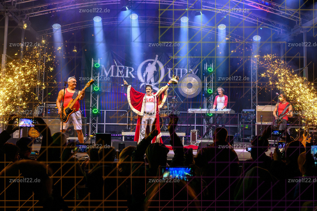 MerQury zum Stadtfest Wilsdruff, Wildruff am 22.08.2026 | Zum Stadtfest Wilsdruff 2026 gastierte die Dresdner Queen-Tribute-Band MerQury am Samstag Abend auf dem Markt in Wilsdruff. - Realisiert mit Pictrs.com