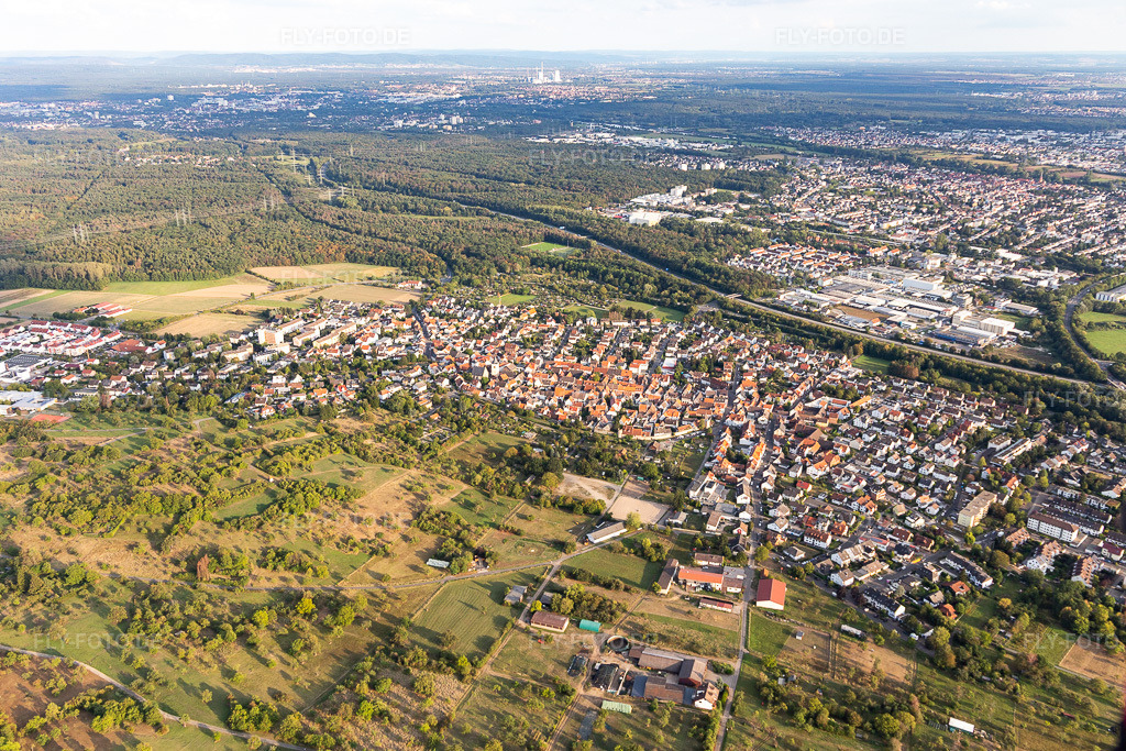 Luftbild: Ortsansicht im Ortsteil Hochstadt in Maintal im Bundesland Hessen in Deutschland. Foto: IMG_117509.jpg vom 10.09.2019 durch Werner Riehm/FLY-FOTO.de
