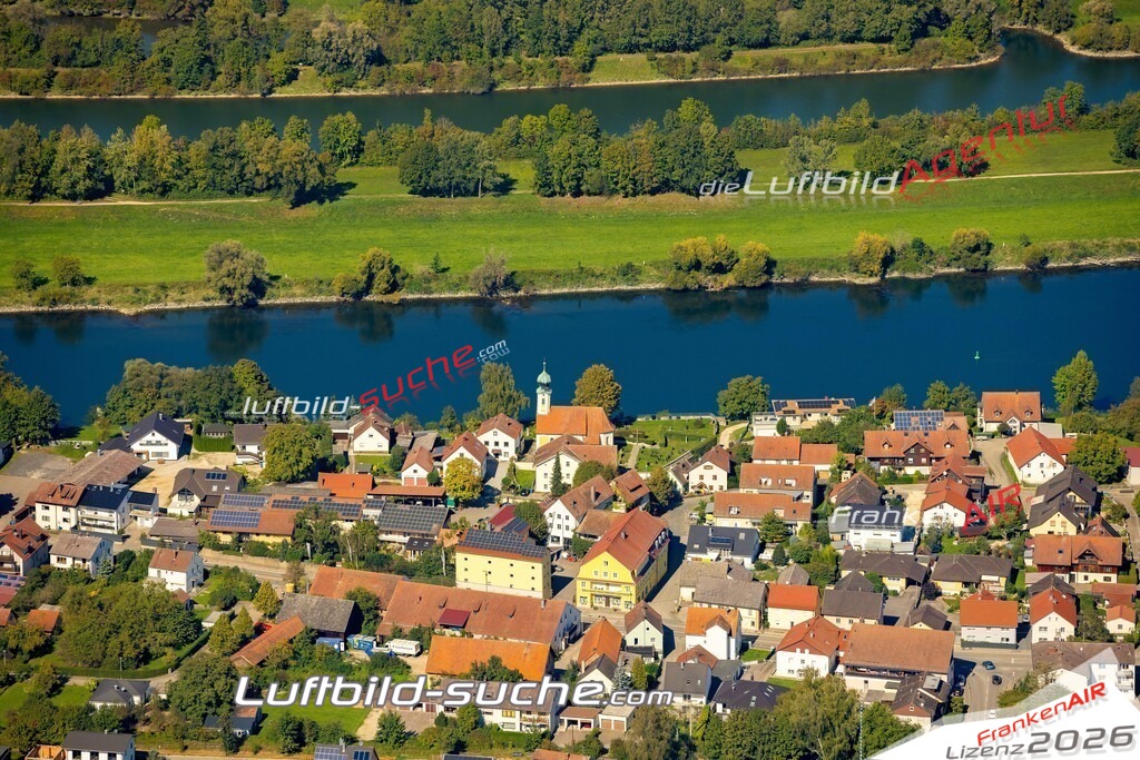 Das Luftbild zeigt : Affecking Kirche Kelheim - Die Luftaufnahme wurde 2023 vom UL-Flugzeug aus erstellt ( keine Drohne ) - Hochauflösende Luftaufnahme - Für grossformatige Ausdrucke geeignet. Die Geschenkidee !Mit Lizenz und Bildrechte bestellbar