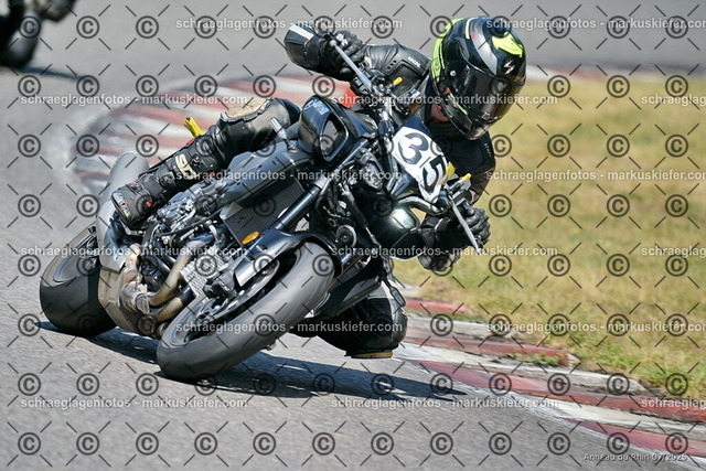 25bt04-0933 | markuskiefer.com - Realisiert mit Pictrs.com
