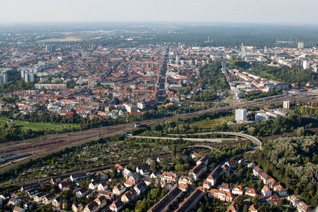 Luftbild: Ortsansicht der Straßen und Häuser der Wohngebiete im Ortsteil Weiherfeld-Dammerstock in Karlsruhe im Bundesland Baden-Württemberg in Deutschland. Foto: IMG_32350.jpg vom 21.08.2010 durch Werner Riehm/FLY-FOTO.de