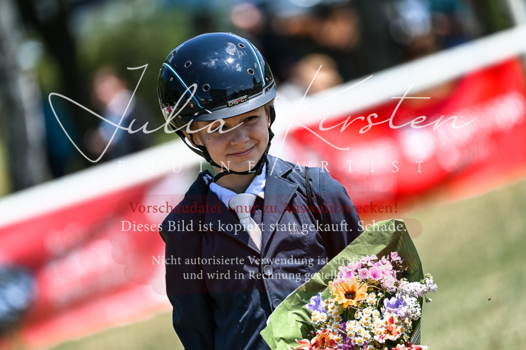 DSC_9936 | Pferde- und Turnierfotografie in Westsachsen. Pferdeportraits, Auftragszeichnungen und intuitive Kunst.