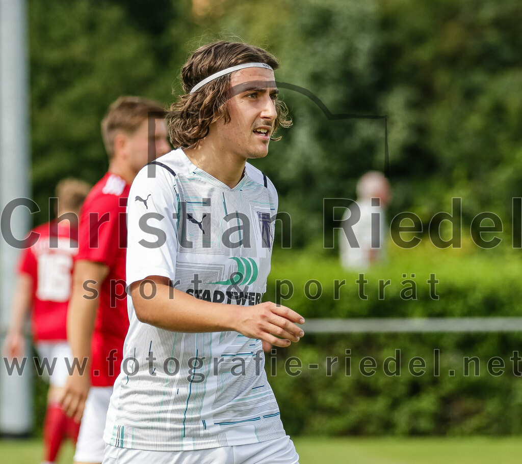 2023-07-30_035_FC_Lengdorf_gegen_SpVgg_Altenerding | Lengdorf, Deutschland, 30.07.2023:
Fußball, Kreisliga 2023 / 2024, 1. Spieltag, FC Lengdorf gegen SpVgg Altenerding, Endergebnis: 1:1

Lukas Bachmair (SpVgg Altenerding, #3)

Foto: Christian Riedel / fotografie-riedel.net